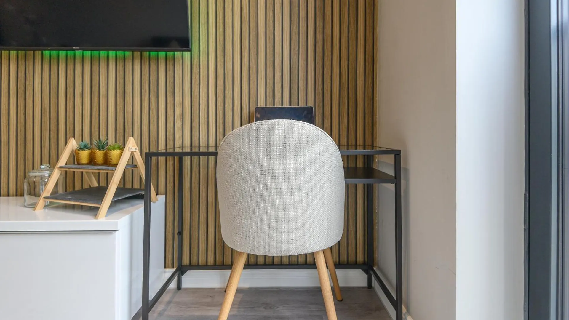Springwell Suite - City Centre - Balcony & Pool Table - 3 Bed Leeds  Apartment Leeds (West Yorkshire)