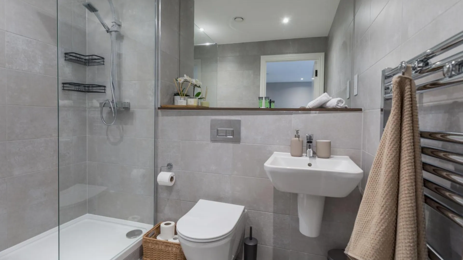 Springwell Suite - City Centre - Balcony & Pool Table - 3 Bed Leeds  United Kingdom